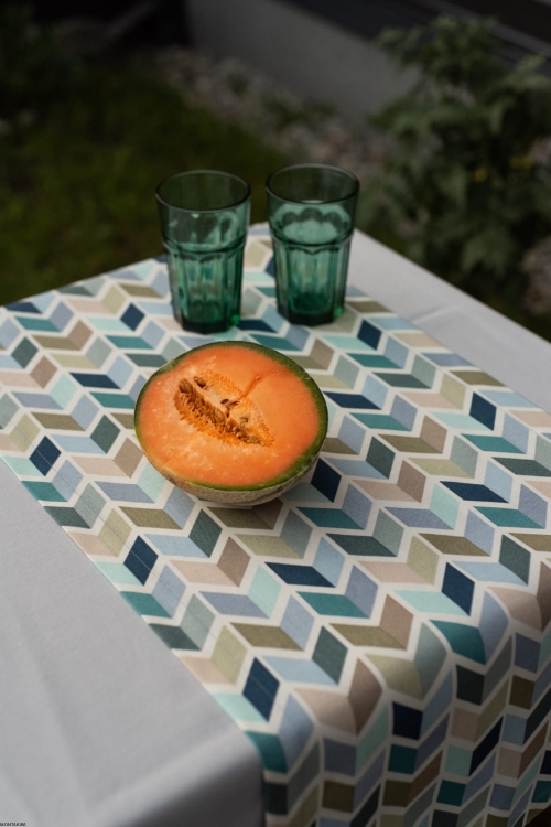 Plamoodporny bawełniany bieżnik niebieski z wzorem Zigzagi