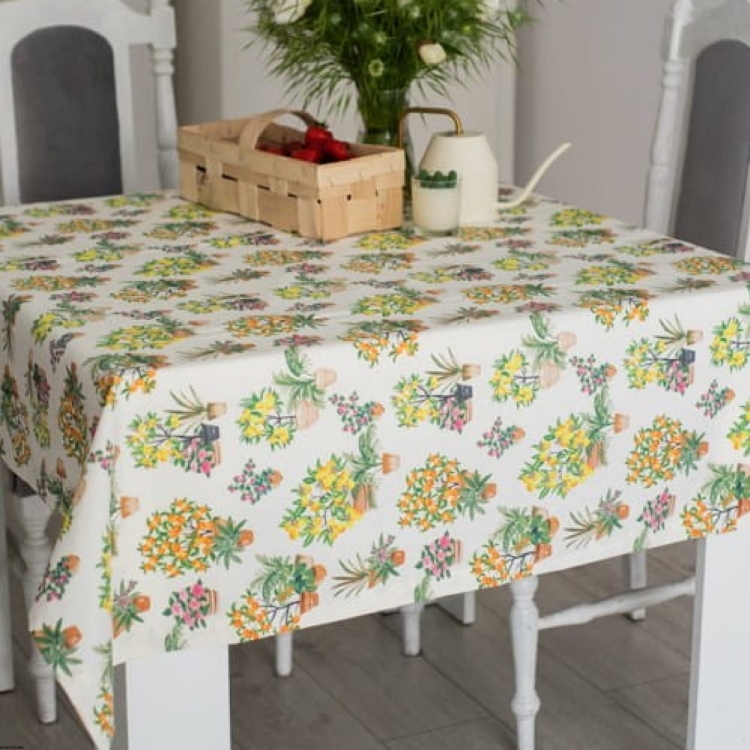 Kwadratowy bawełniany obrus plamoodporny z wzorem Ogród białego koloru