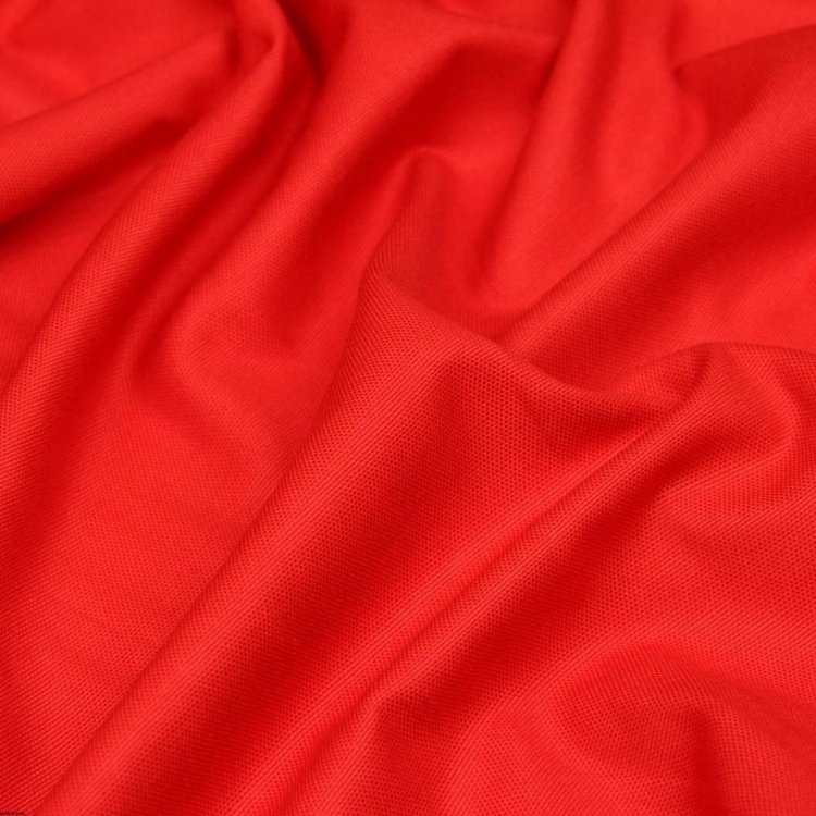 Bawełniany obrus prostokątny plamoodporny czerwonego koloru