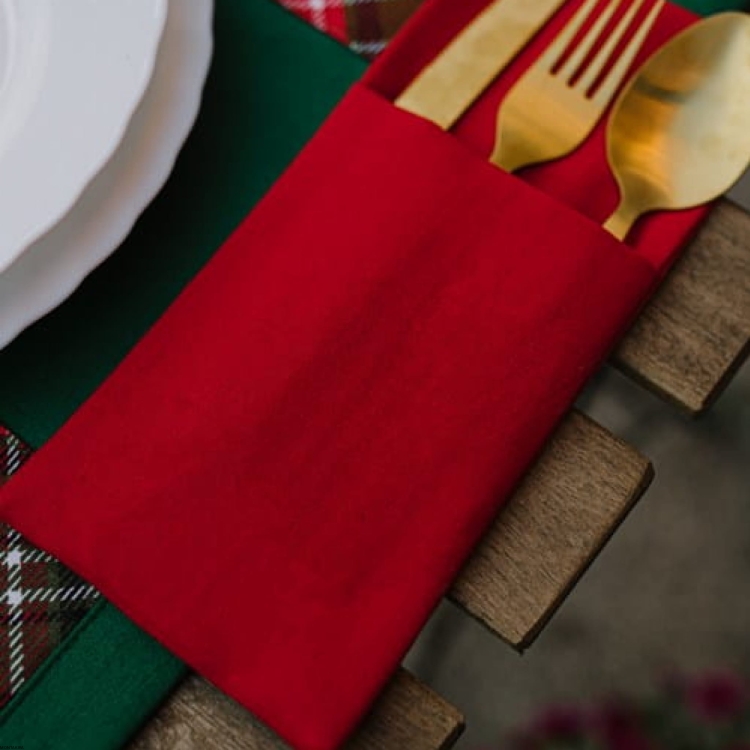 Kieszonka na sztućce z plamoodpornej tkaniny czerwona