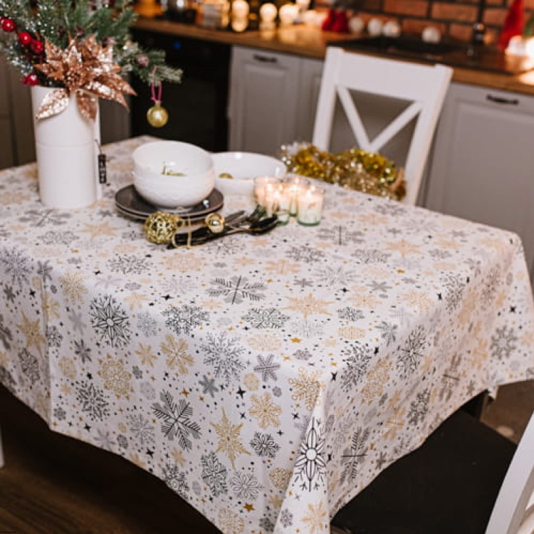 Obrus świąteczny bawełniany plamoodporny z wzorem Płatki śniegu