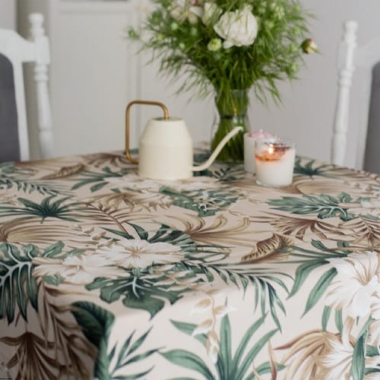 Bawełniany prostokątny obrus plamoodporny z wzorem Kwiaty beżowego koloru.jpg