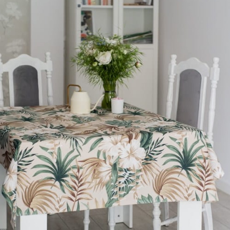 Bawełniany prostokątny obrus plamoodporny z wzorem Kwiaty beżowego koloru