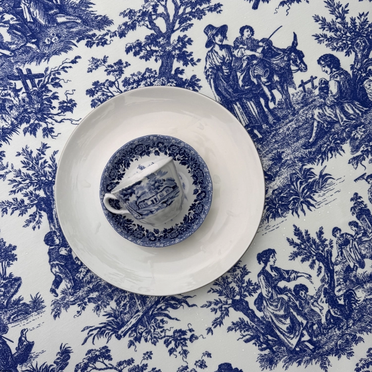 Okrągły bawełniany obrus plamoodporny – niebieski Toile de Jouy